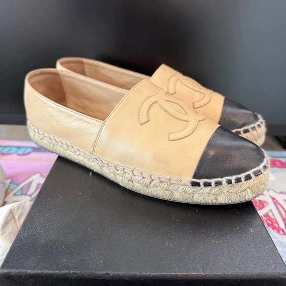 Chanel Espadrilles Size 7 - Classic Color - VERY comfortable - Picture 3 of 10